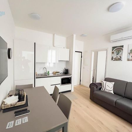 트리에스테 Piazza Della Borsa 3C Tirabora Short Rent 아파트 외부 사진