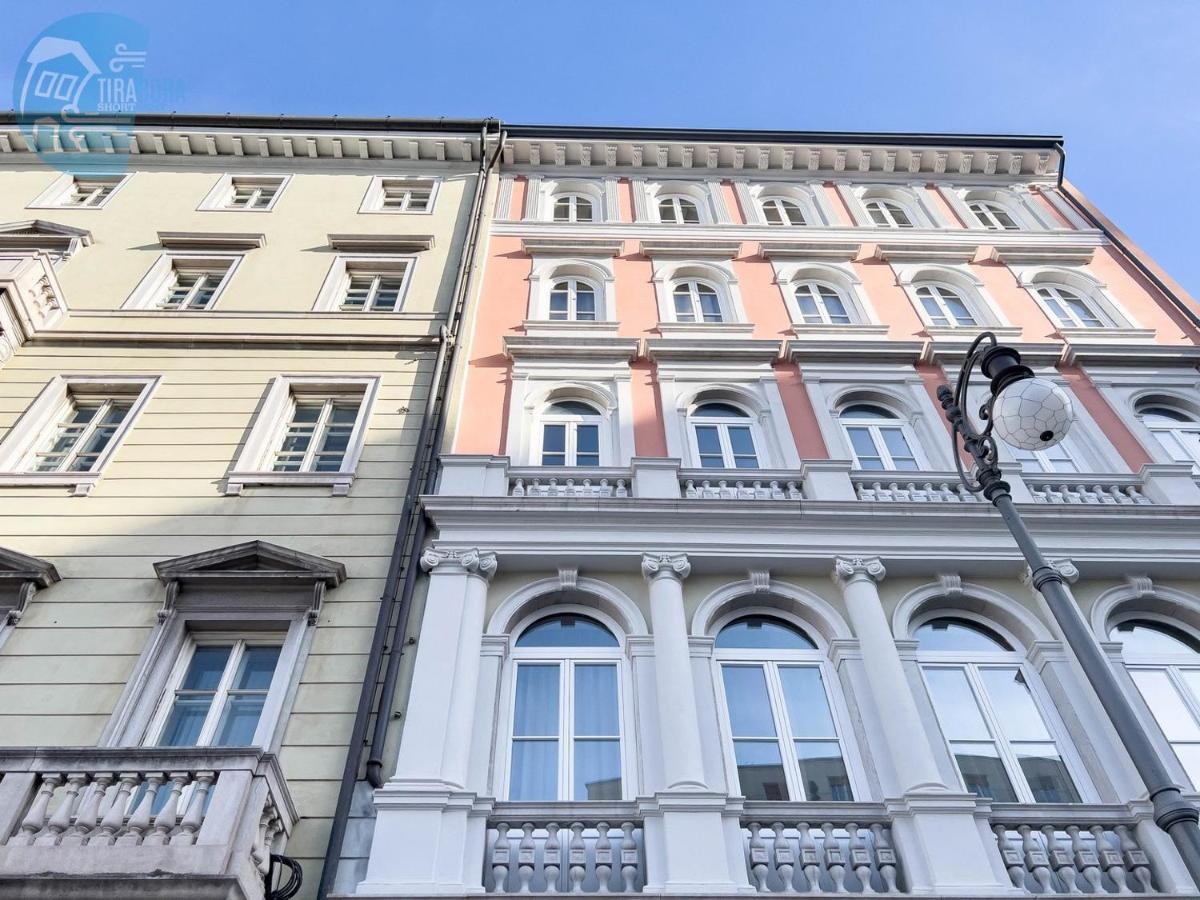 트리에스테 Piazza Della Borsa 3C Tirabora Short Rent 아파트 외부 사진